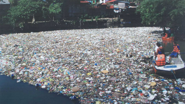 inkl - Gov't puts trash traps, warns 'esteroristas' in Pasig River - Rappler